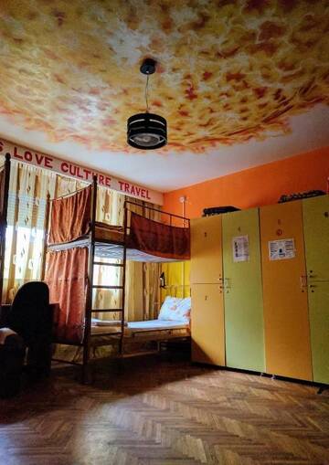 Фото номера Кровать в общем 8-местном номере Хостелы Freeborn Hostel г. Тимишоара 6