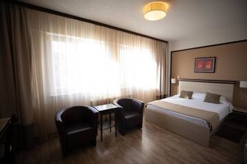 Фото Отель Hotel Check Inn г. Тимишоара 2