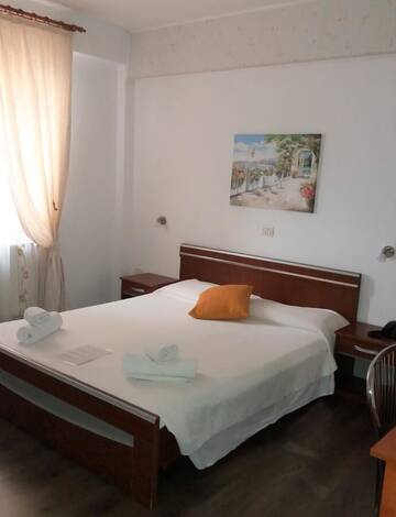 Фото номера Двухместный номер с 1 кроватью Отель Hotel Veneto г. Тимишоара 3
