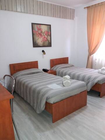 Фото номера Двухместный номер с 2 отдельными кроватями Отель Hotel Veneto г. Тимишоара 2