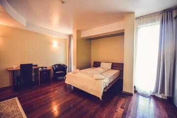 Фото номера Стандартный двухместный номер с 1 кроватью 3* Отель Hotel Spa Ice Resort г. Тимишоара 5