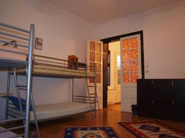 Фото номера Кровать в общем 8-местном номере Хостелы Mosaico Alfetta Hostel г. Тимишоара 5