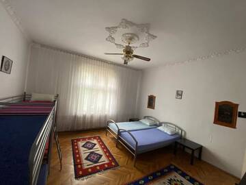 Фото номера Семейный номер с общей ванной комнатой Хостелы Mosaico Alfetta Hostel г. Тимишоара 2