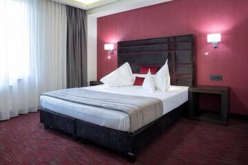 Фото номера Двухместный номер Делюкс с 1 кроватью Отель Old Town Hotel г. Тимишоара 3