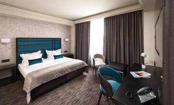 Фото номера Двухместный номер Делюкс с 1 кроватью Отель Old Town Hotel г. Тимишоара 7