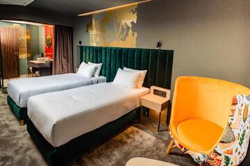 Фото номера Улучшенный двухместный номер с 2 отдельными кроватями Отель Mercure Timisoara г. Тимишоара 7