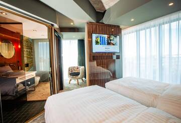 Фото номера Улучшенный двухместный номер с 2 отдельными кроватями Отель Mercure Timisoara г. Тимишоара 8