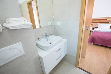 Фото номера Двухместный номер с 1 кроватью и кухней Апарт-отели 1Hotels г. Тимишоара 4