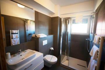Фото номера Двухместный номер с 1 кроватью Апарт-отели 1Hotels г. Тимишоара 4