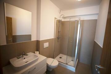 Фото номера Полулюкс Апарт-отели 1Hotels г. Тимишоара 2