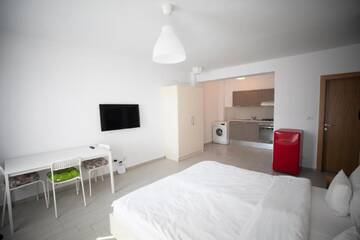 Фото номера Полулюкс Апарт-отели 1Hotels г. Тимишоара 4