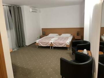 Фото номера Стандартный двухместный номер с 2 отдельными кроватями Отель Hotel Vandia г. Тимишоара 4
