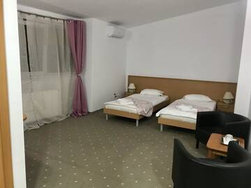 Фото номера Стандартный двухместный номер с 2 отдельными кроватями Отель Hotel Vandia г. Тимишоара 6