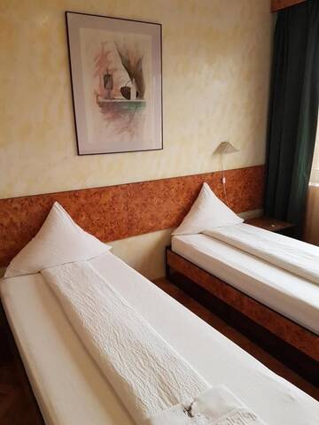 Фото номера Стандартный двухместный номер с 2 отдельными кроватями Отель Hotel Central г. Тимишоара 6