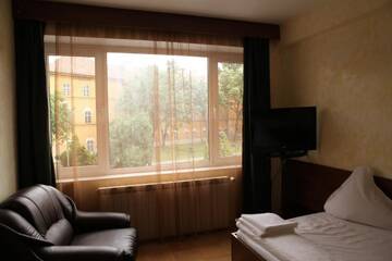 Фото номера Улучшенный двухместный номер с 1 кроватью Отель Hotel Central г. Тимишоара 3