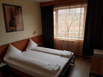 Фото номера Улучшенный двухместный номер с 1 кроватью Отель Hotel Central г. Тимишоара 4
