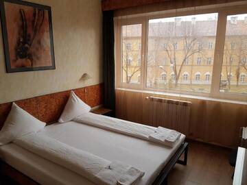 Фото номера Улучшенный двухместный номер с 1 кроватью Отель Hotel Central г. Тимишоара 6