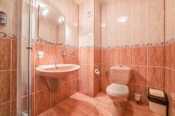 Фото номера Двухместный номер с 2 отдельными кроватями Отель Hotel Neon г. Тимишоара 4
