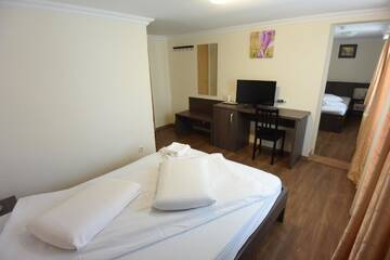 Фото номера Трехместный номер Отель Hotel Arizona г. Тимишоара 2