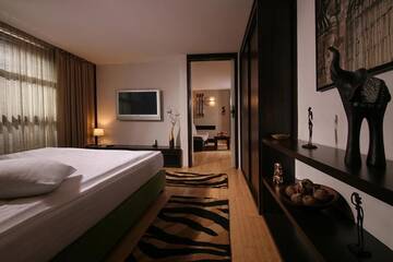 Фото номера Люкс с балконом Отель Reghina Blue Hotel г. Тимишоара 5
