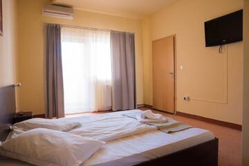 Фото номера Улучшенный люкс Отель Hotel Strelitia г. Тимишоара 3
