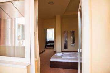 Фото номера Улучшенный люкс Отель Hotel Strelitia г. Тимишоара 4