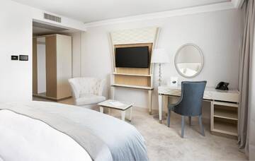 Фото номера Superior Double Room  with free SPA access Отель Hotel Tresor Le Palais г. Тимишоара 5