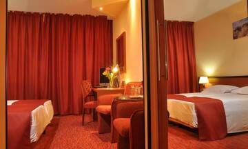 Фото номера Двухместный номер с 2 отдельными кроватями Отель Hotel Continental г. Тимишоара 7