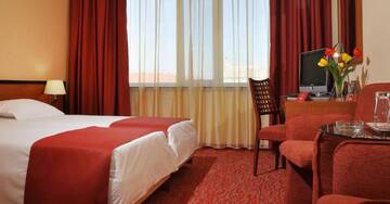 Фото номера Двухместный номер с 2 отдельными кроватями Отель Hotel Continental г. Тимишоара 5