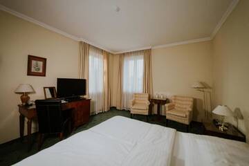 Фото номера Двухместный номер Делюкс с 1 кроватью Отель Hotel La Residenza г. Тимишоара 4