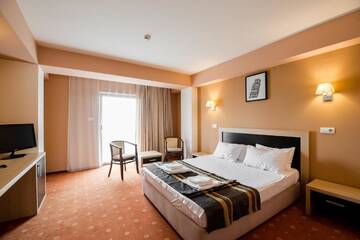 Фото номера Номер бизнес-класса с кроватью размера «king-size» Отель Hotel Oxford Inns&amp;Suites г. Тимишоара 4