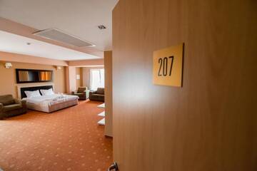 Фото номера Суперлюкс с балконом Отель Hotel Oxford Inns&amp;Suites г. Тимишоара 2