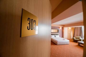 Фото номера Представительский люкс с террасой Отель Hotel Oxford Inns&amp;Suites г. Тимишоара 3