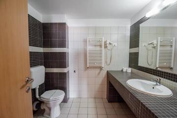 Фото номера Business King Room with Balcony Отель Hotel Oxford Inns&amp;Suites г. Тимишоара 5