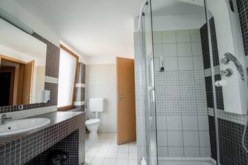 Фото номера Полулюкс с балконом Отель Hotel Oxford Inns&amp;Suites г. Тимишоара 5
