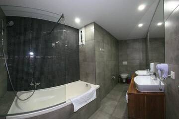 Фото номера Люкс Отель Hotel President г. Тимишоара 11