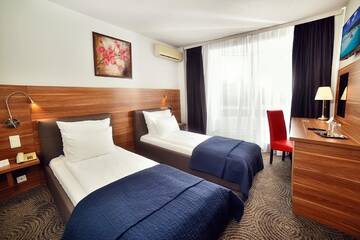 Фото номера Двухместный номер с 2 отдельными кроватями Отель Hotel President г. Тимишоара 2