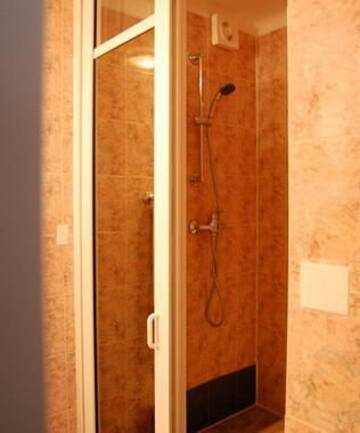 Фото номера Двухместный номер с 2 отдельными кроватями Отель Euro Hotel г. Тимишоара 4