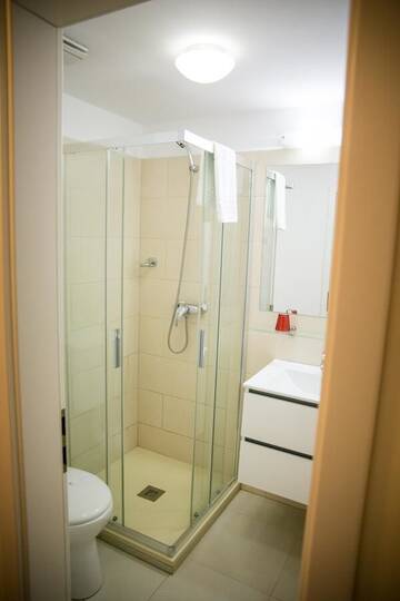 Фото номера Двухместный номер с 2 отдельными кроватями Гостевой дом May Residence г. Тимишоара 8