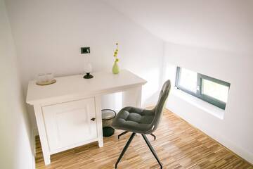 Фото номера Улучшенный двухместный номер с 1 кроватью Гостевой дом May Residence г. Тимишоара 5