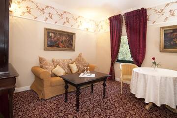 Фото номера Апартаменты с видом на бассейн Отель Hotel Boutique Casa del Sole г. Тимишоара 5