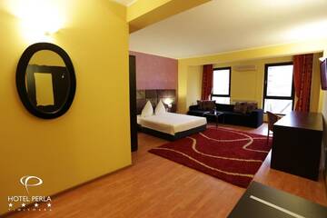 Фото номера Полулюкс (для 2 взрослых и 2 детей) Отель Hotel Perla г. Тимишоара 2
