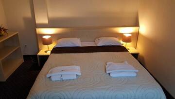 Фото номера Люкс (для 2 взрослых и 1 ребенка) Отель Hotel Pacific г. Тимишоара 5